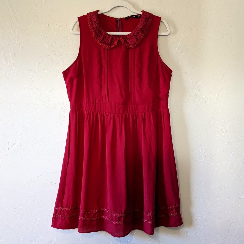 Sleeveless Dress with Peter Pan Collar